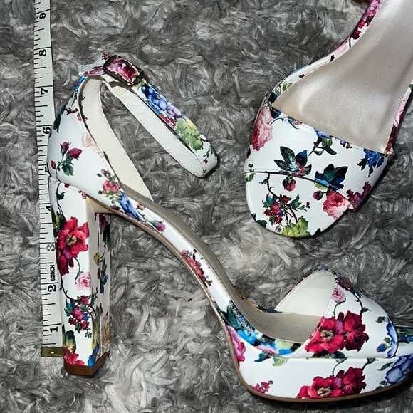 NEW!!! Flora 10M Platform Strappy Heels - Picture 7 of 7